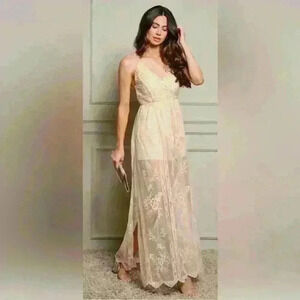 Women”s sleeveless v-neck open back lace maxi dress size S